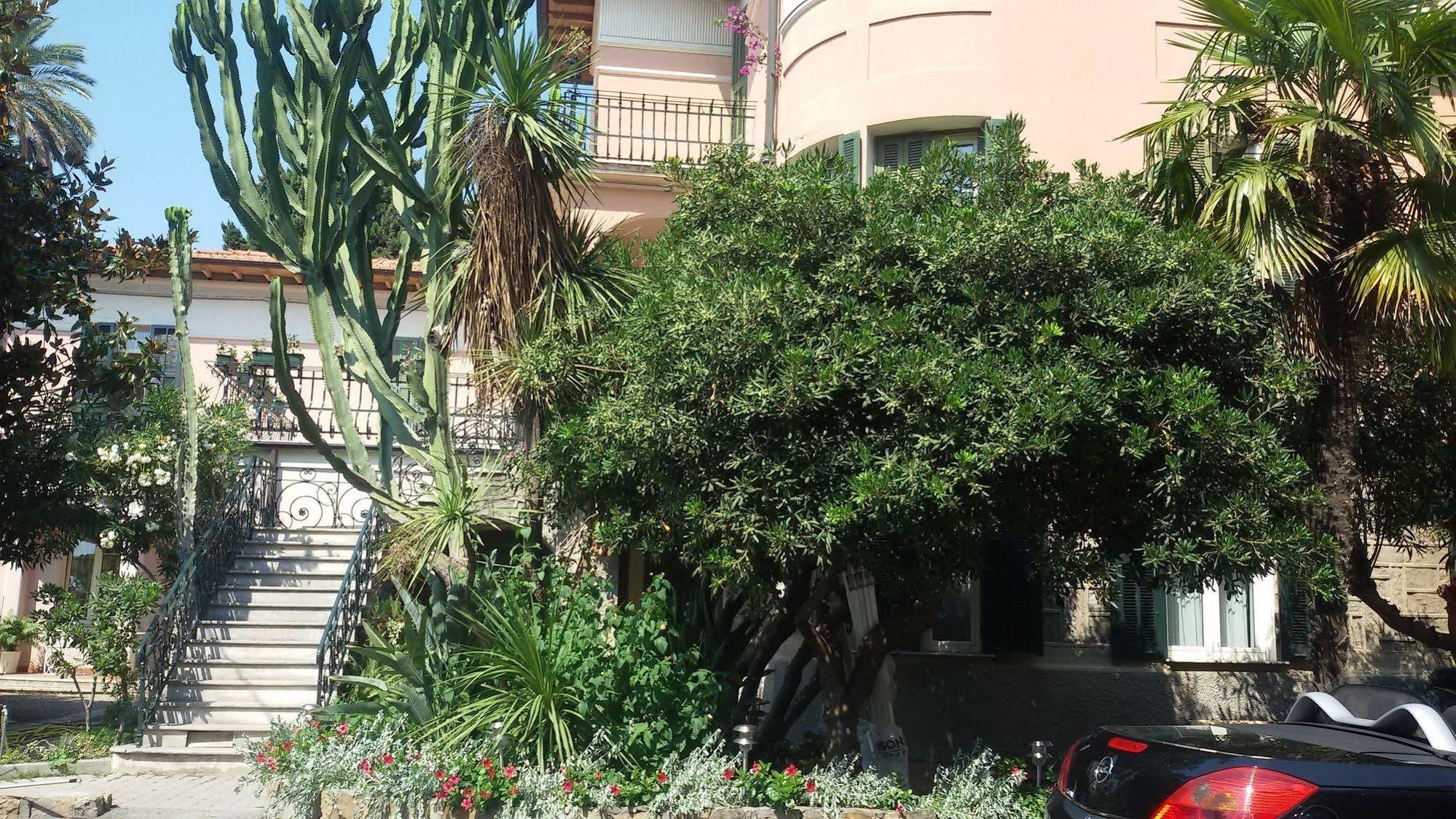 Hotel La Scogliera Бордигера Экстерьер фото