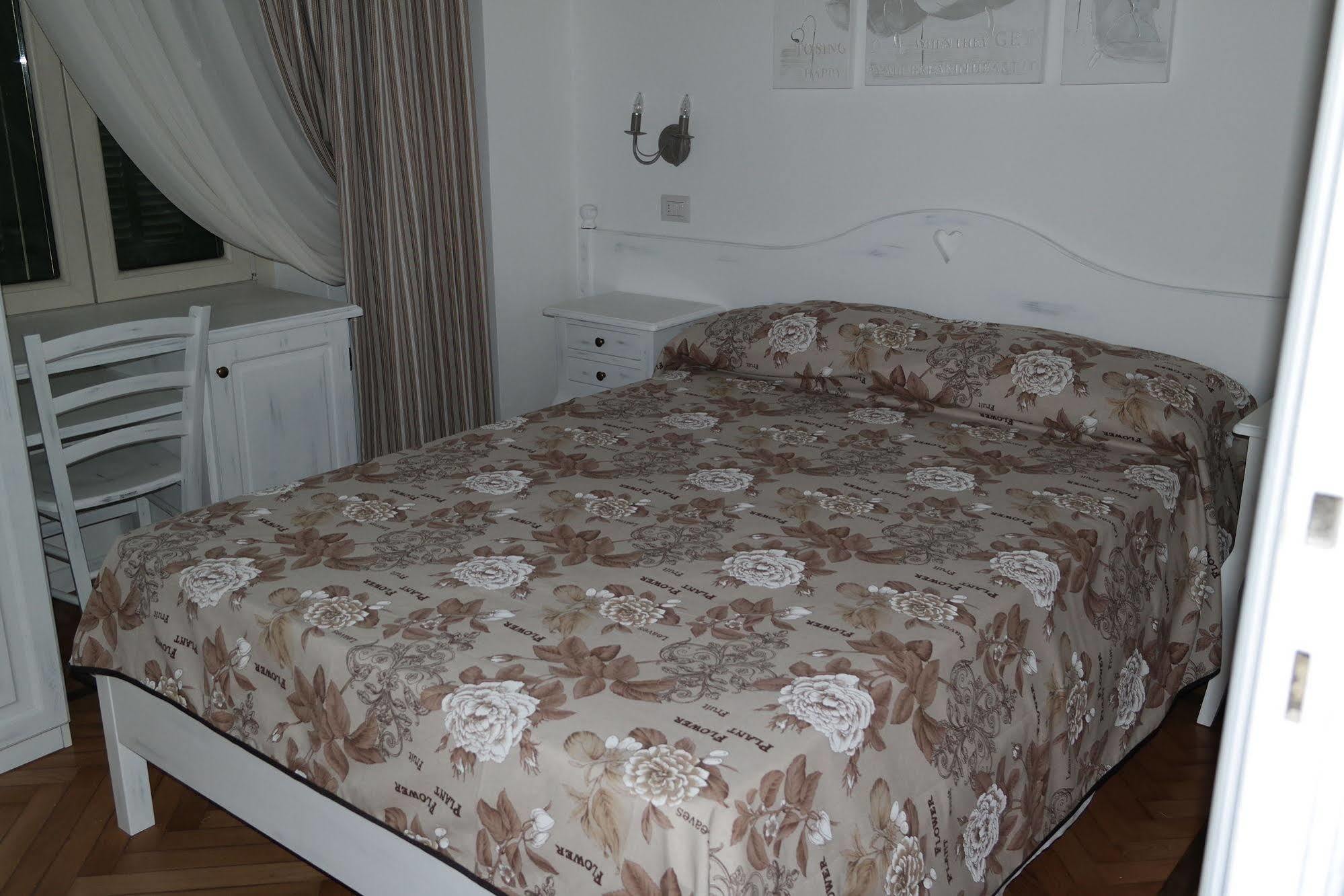 Hotel La Scogliera Бордигера Экстерьер фото