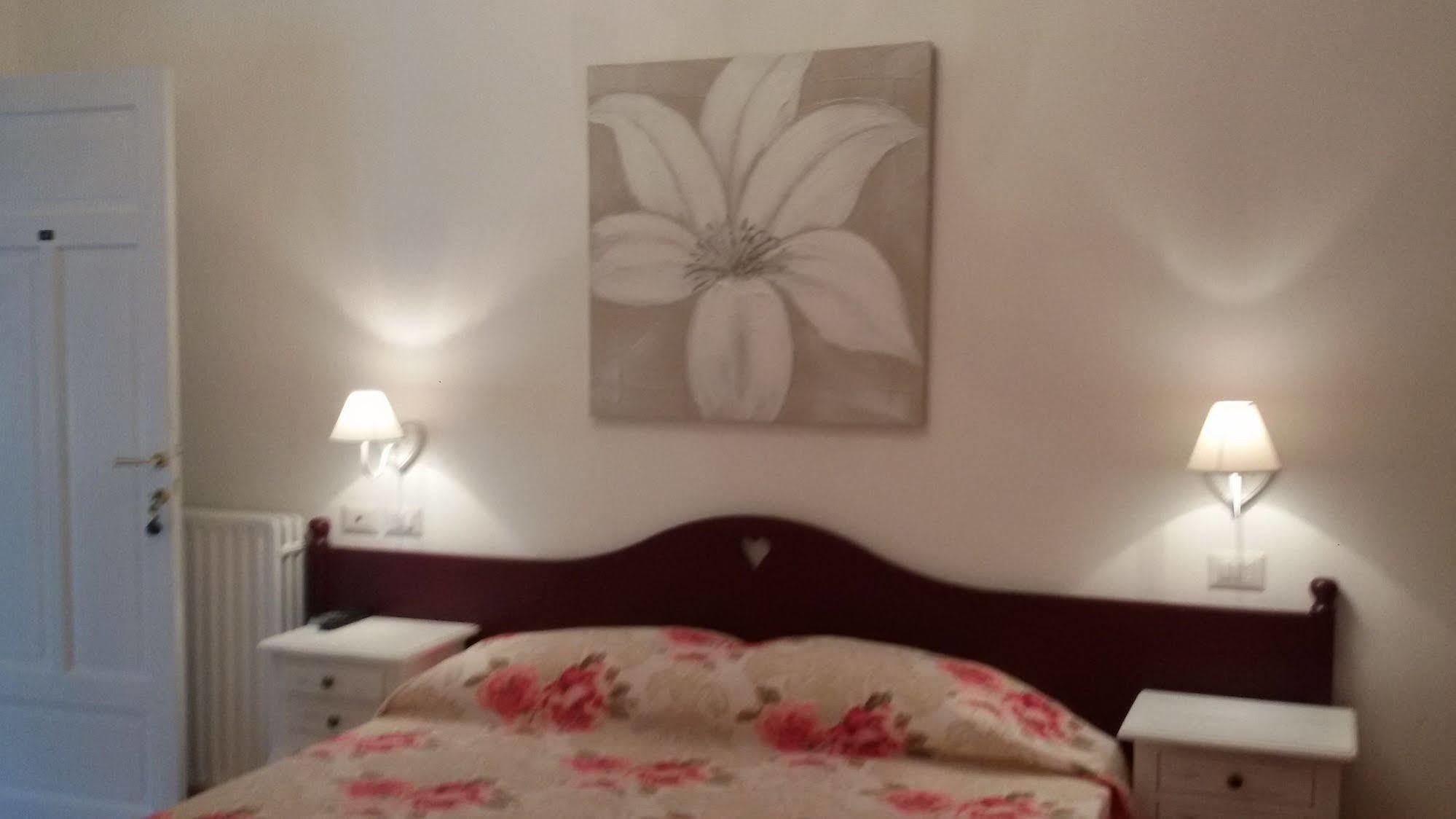 Hotel La Scogliera Бордигера Экстерьер фото