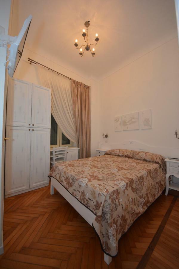 Hotel La Scogliera Бордигера Экстерьер фото
